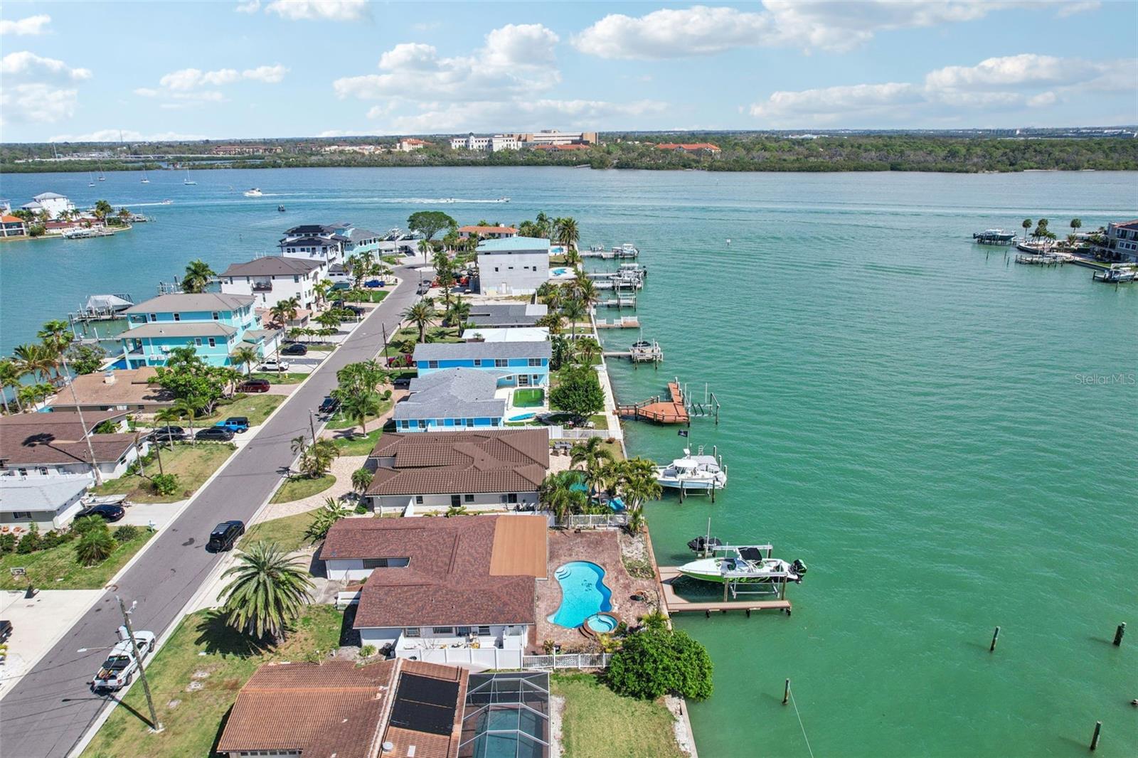 Image 38 of 40 For 565 Crystal Drive