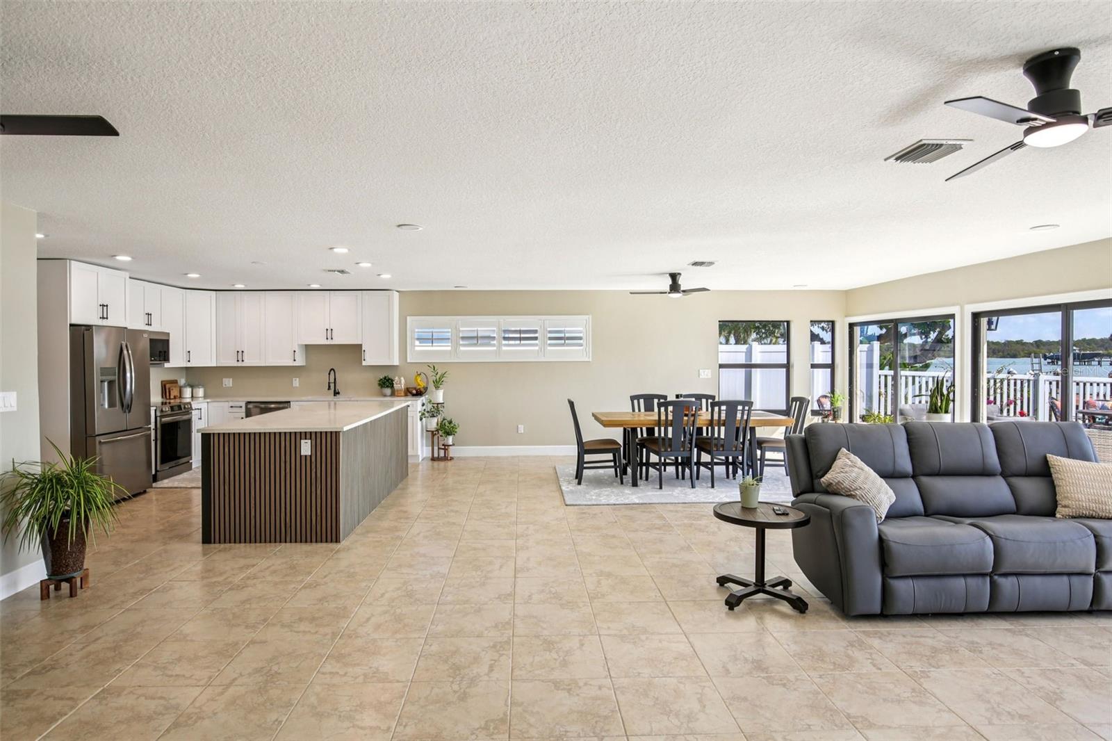 Image 7 of 40 For 565 Crystal Drive