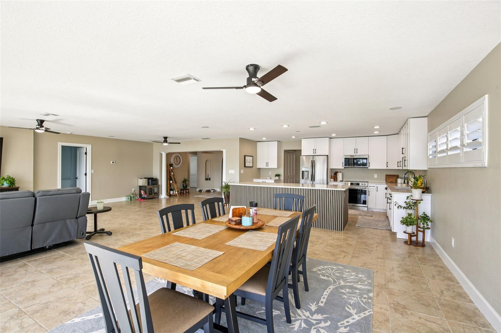 Image 8 of 40 For 565 Crystal Drive