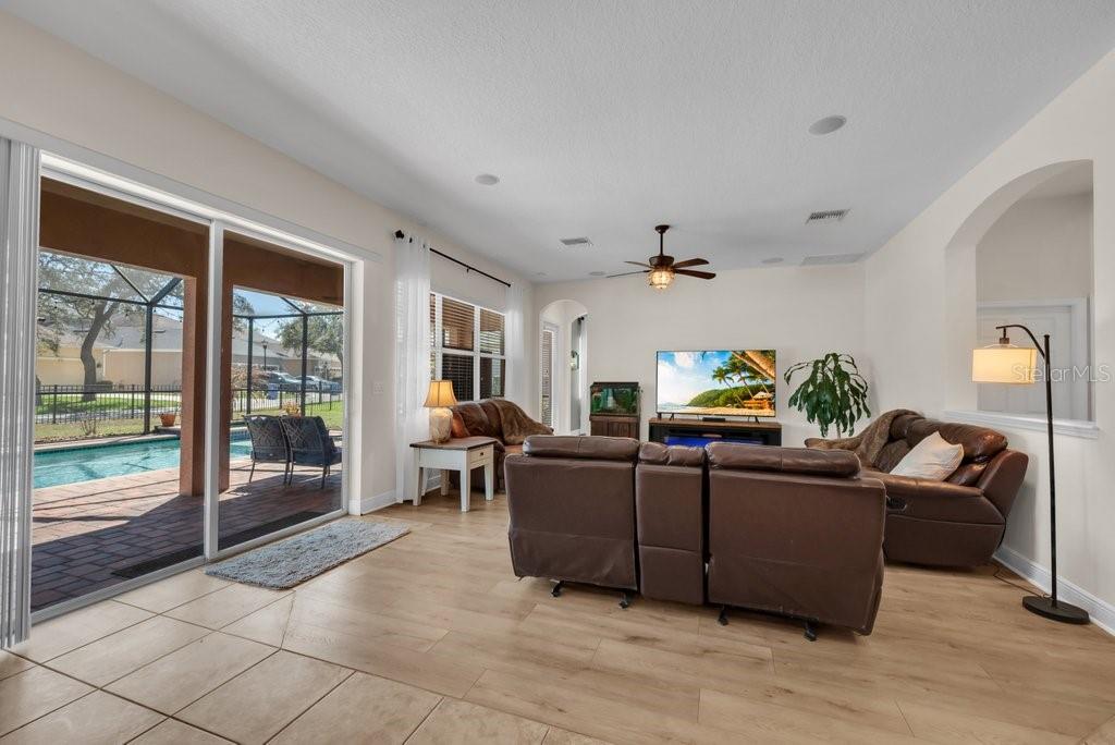 Image 17 of 63 For 5920 Fishhawk Crossing Boulevard