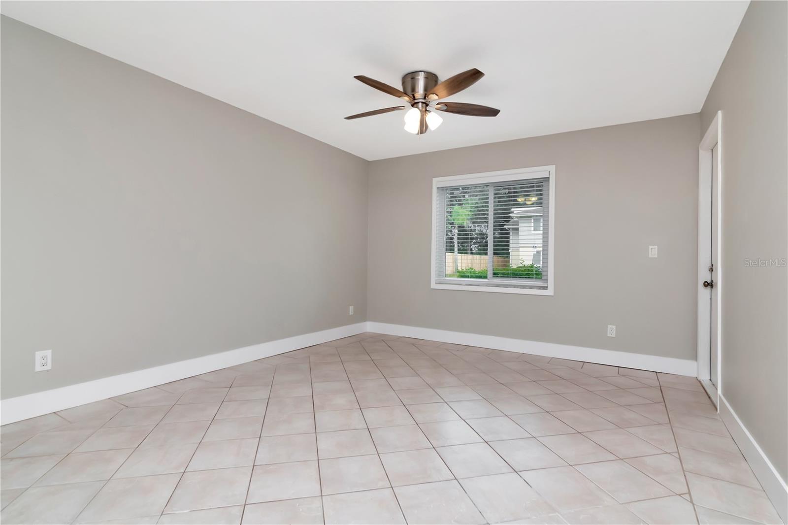 Image 4 of 35 For 228 Berry Tree Place