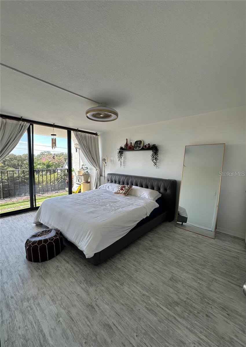 Image 17 of 27 For 3211 Swann Avenue 506