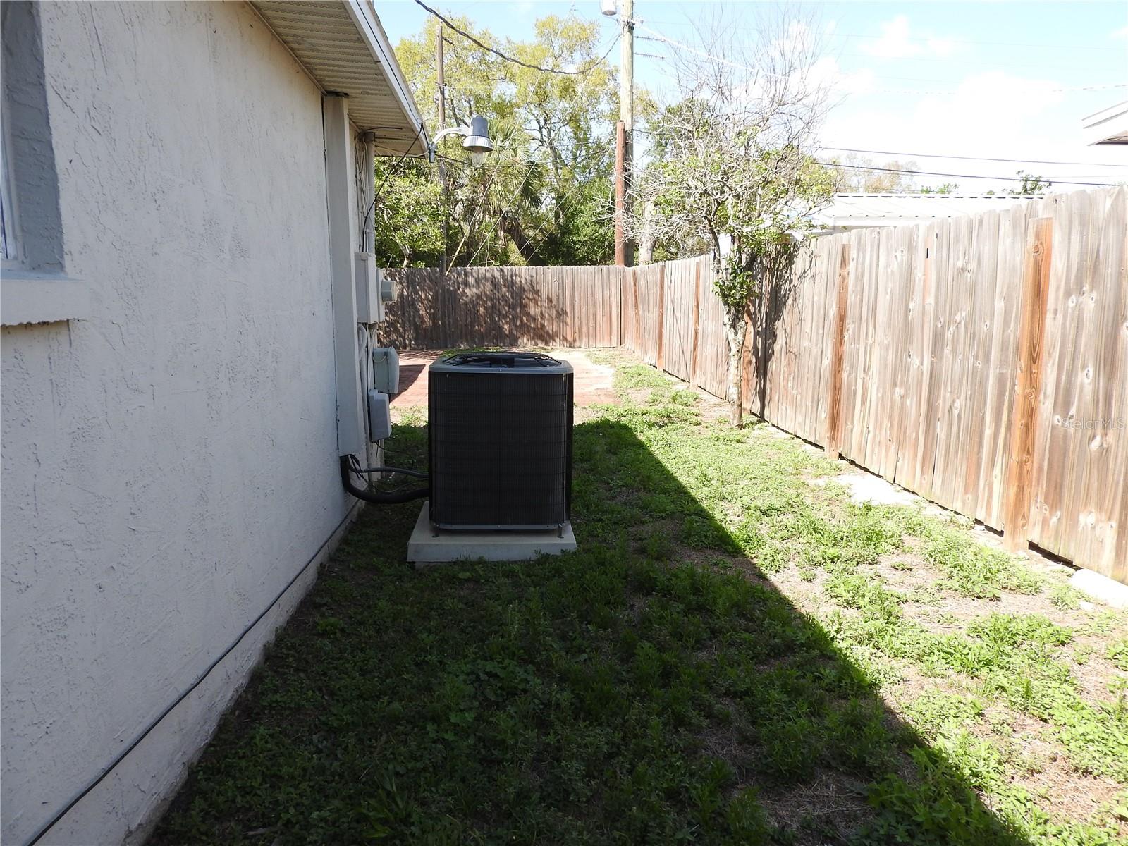 Image 22 of 27 For 6919 Larmon Street