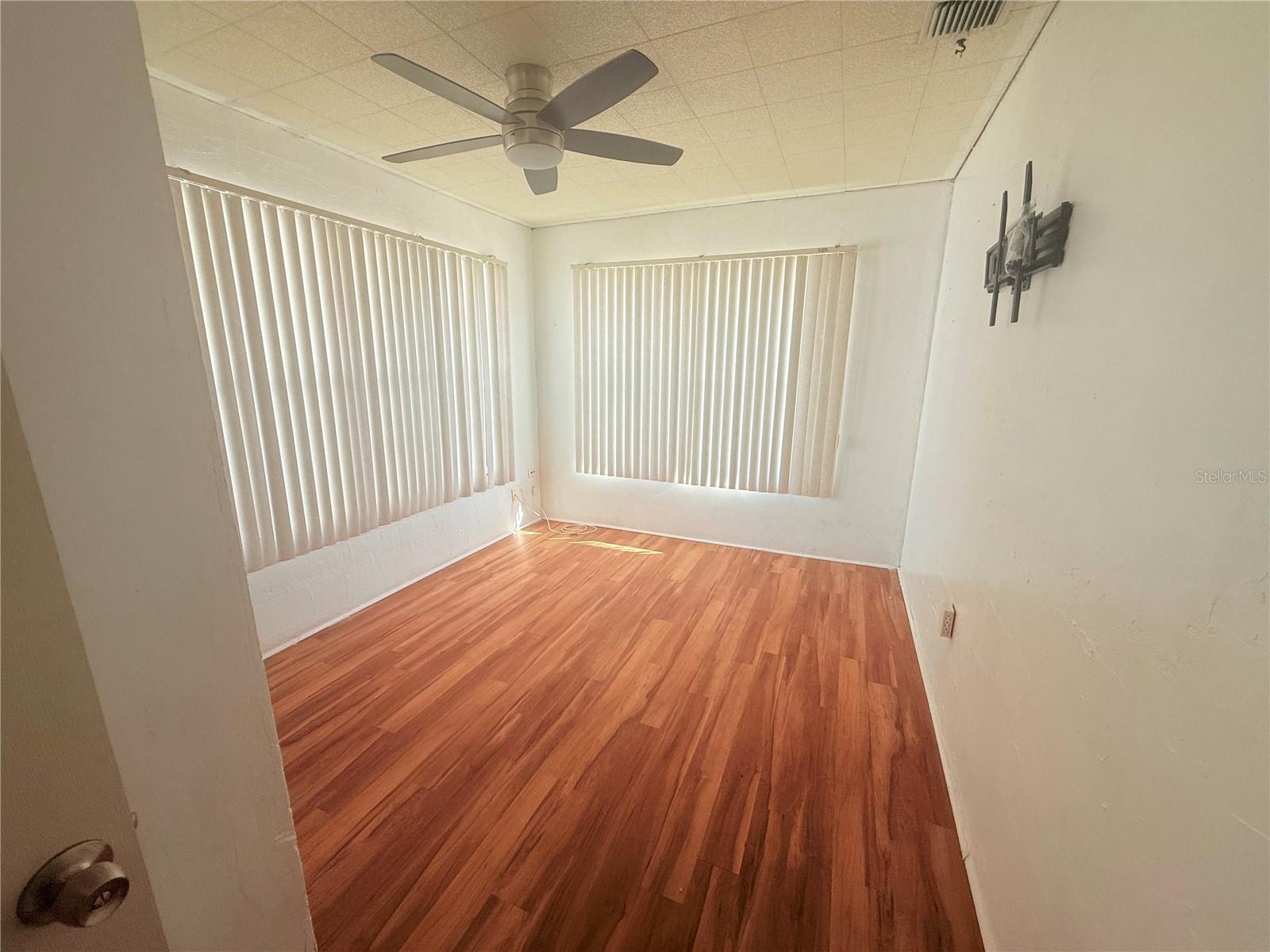 Image 7 of 16 For 751 72nd Avenue N