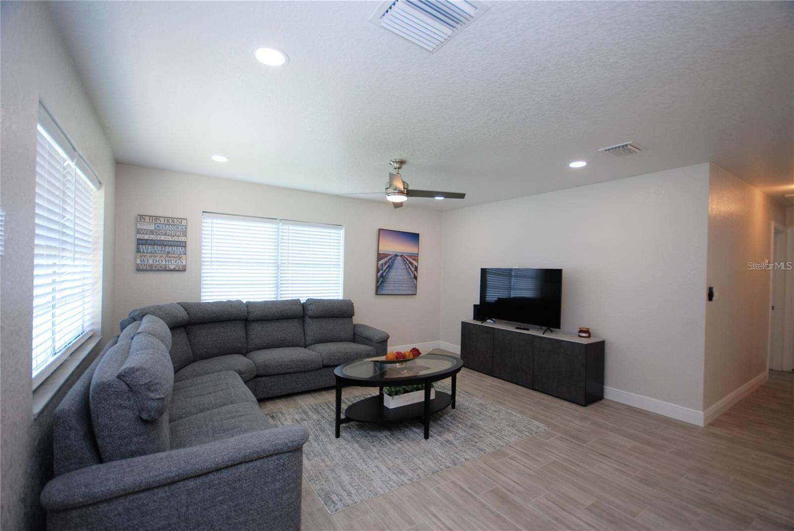 Image 3 of 21 For 6515 La Mesa Circle