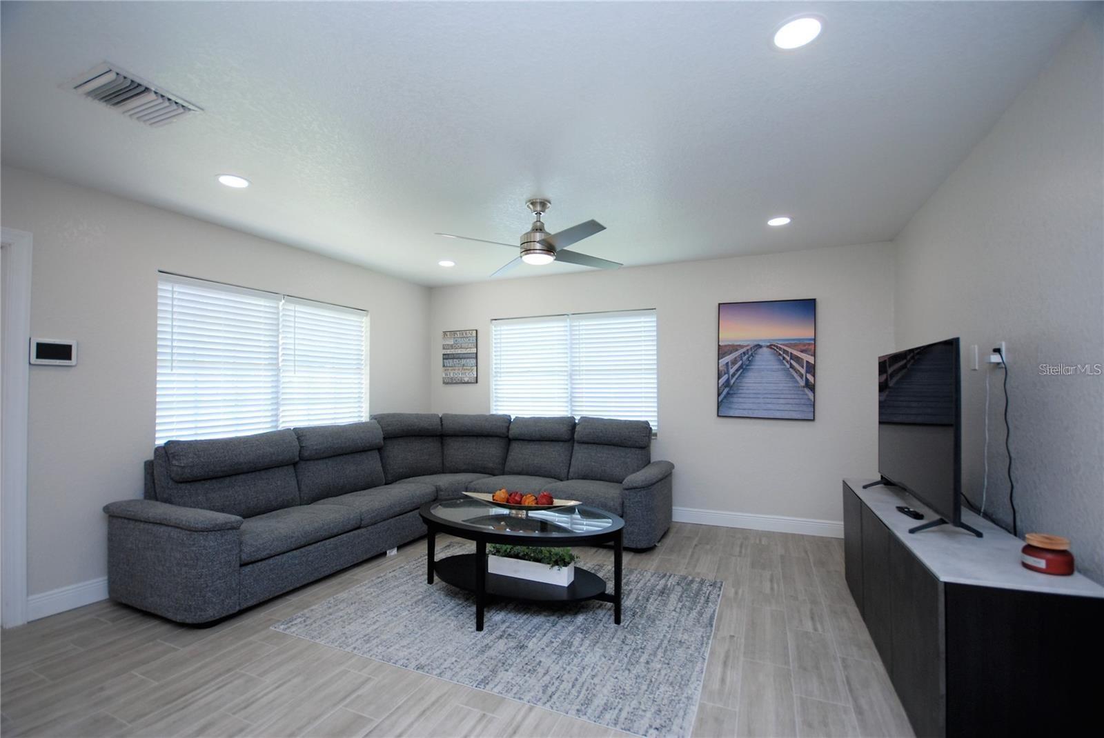 Image 4 of 21 For 6515 La Mesa Circle