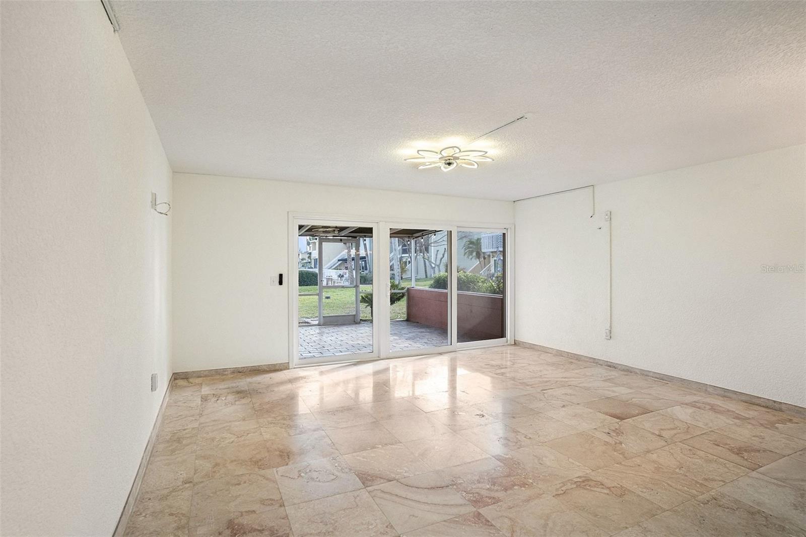 Image 4 of 17 For 2424 Tampa Bay Boulevard I103