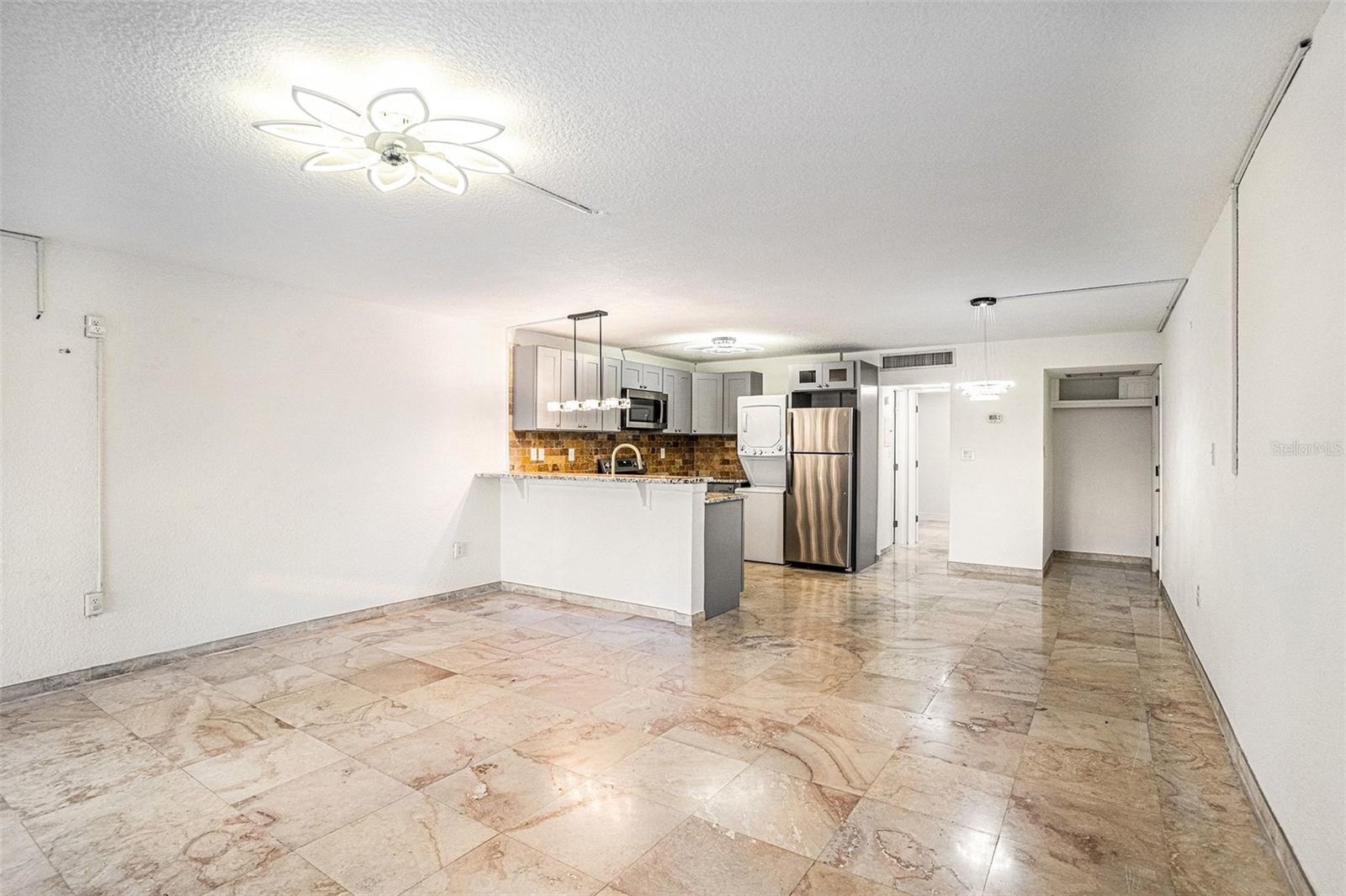 Image 7 of 17 For 2424 Tampa Bay Boulevard I103