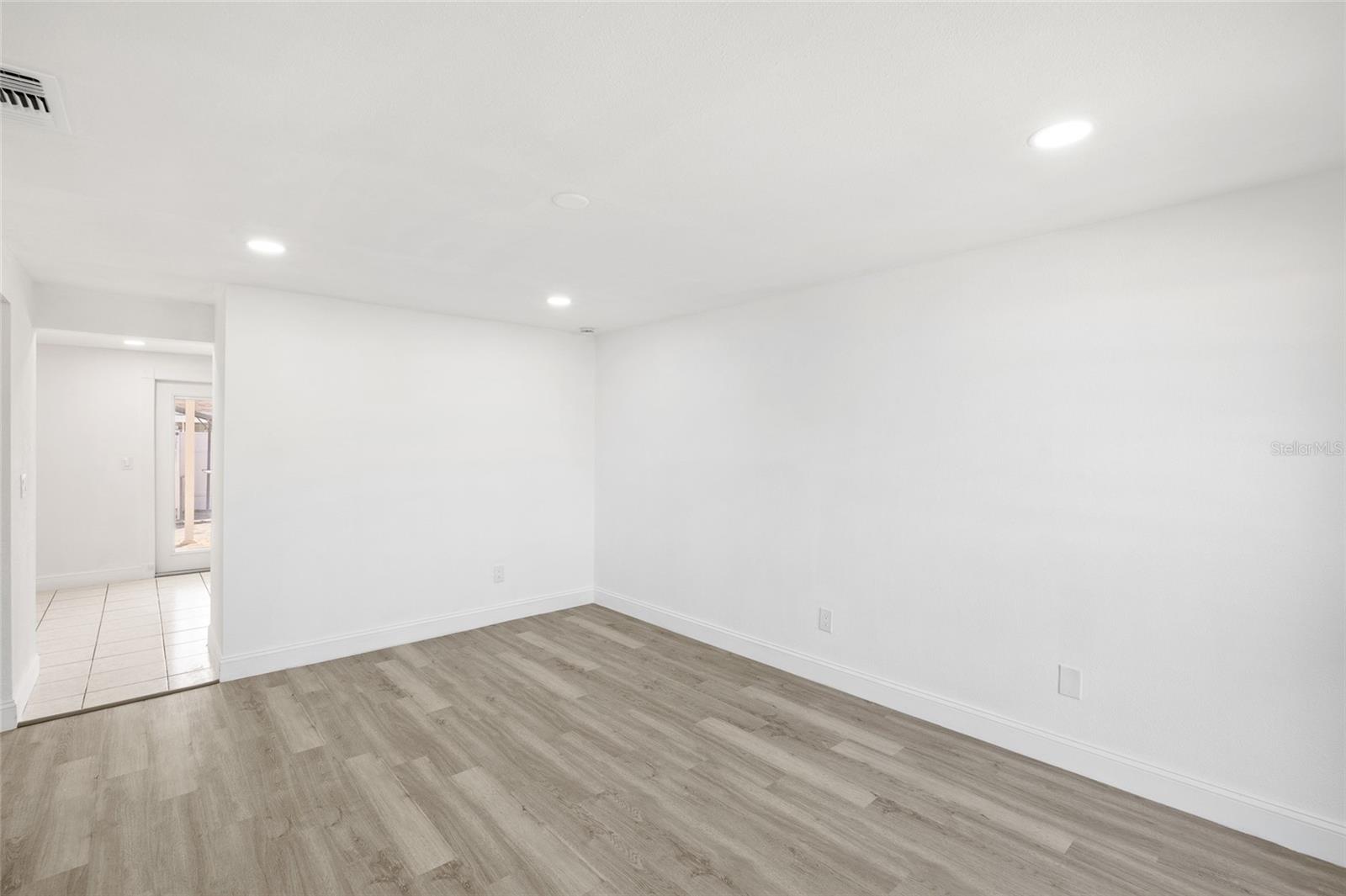 Image 8 of 35 For 8309 Dasa Pl