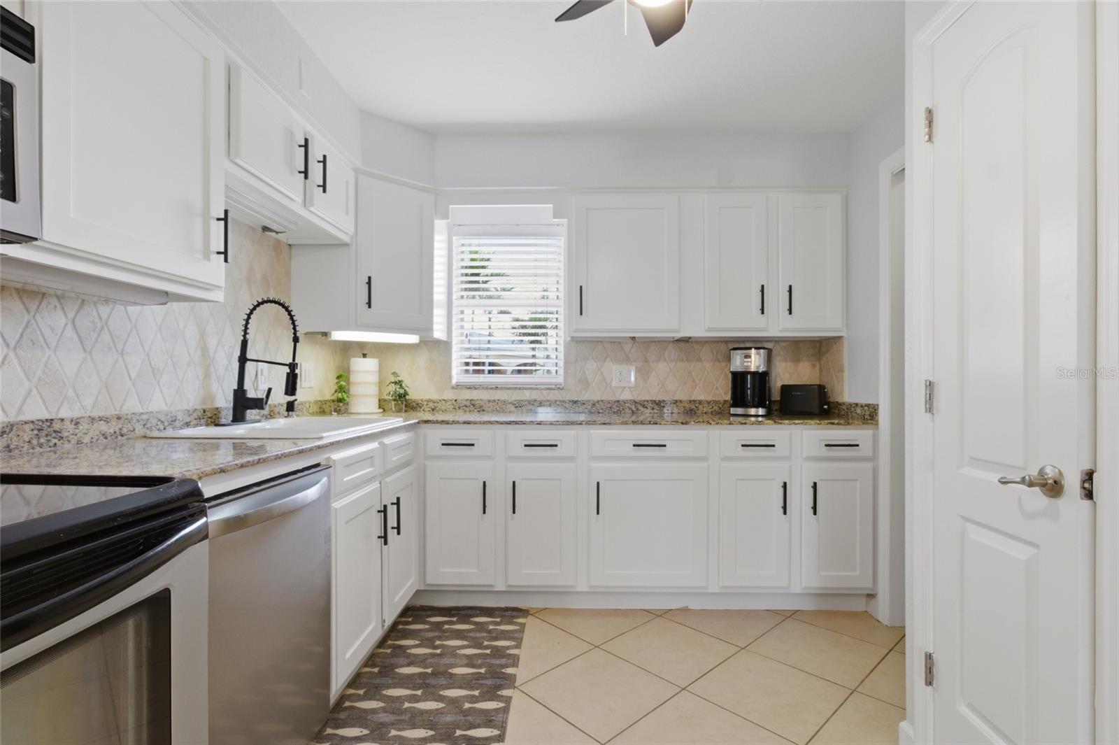 Image 14 of 33 For 2675 St Josephs Drive E D