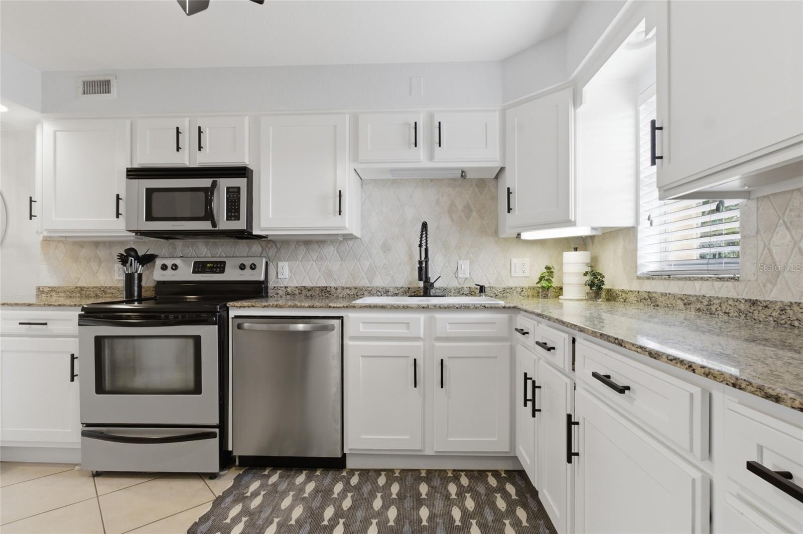 Image 5 of 33 For 2675 St Josephs Drive E D