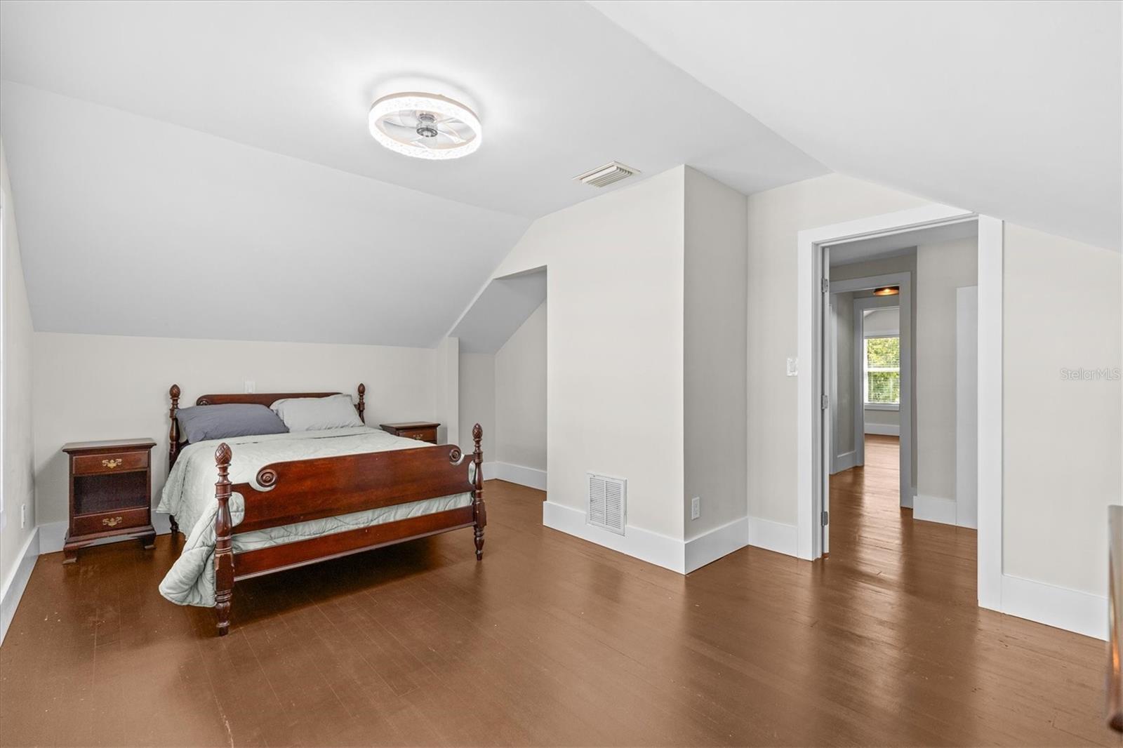 Image 16 of 28 For 418 Orange Street