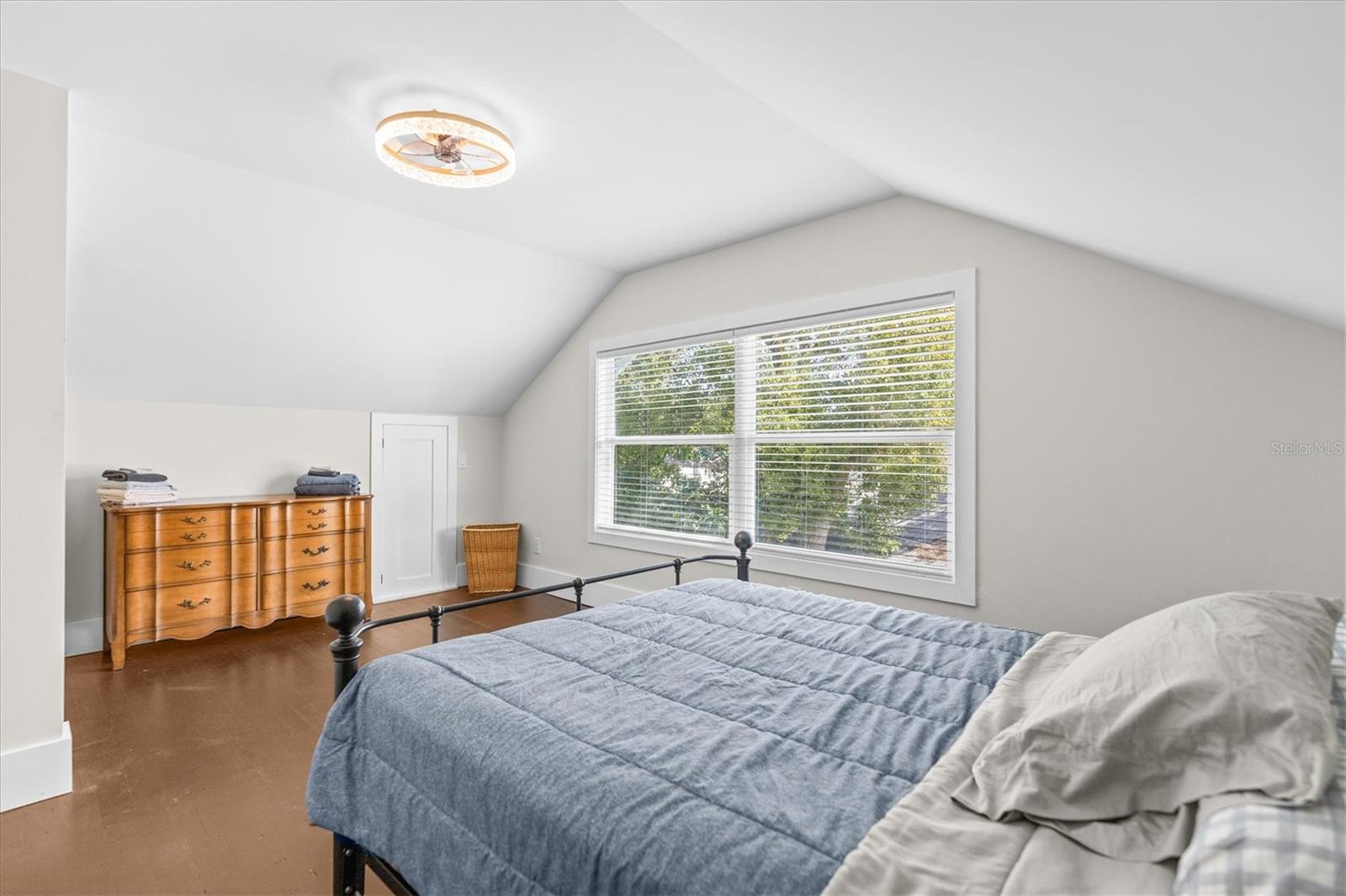 Image 20 of 28 For 418 Orange Street