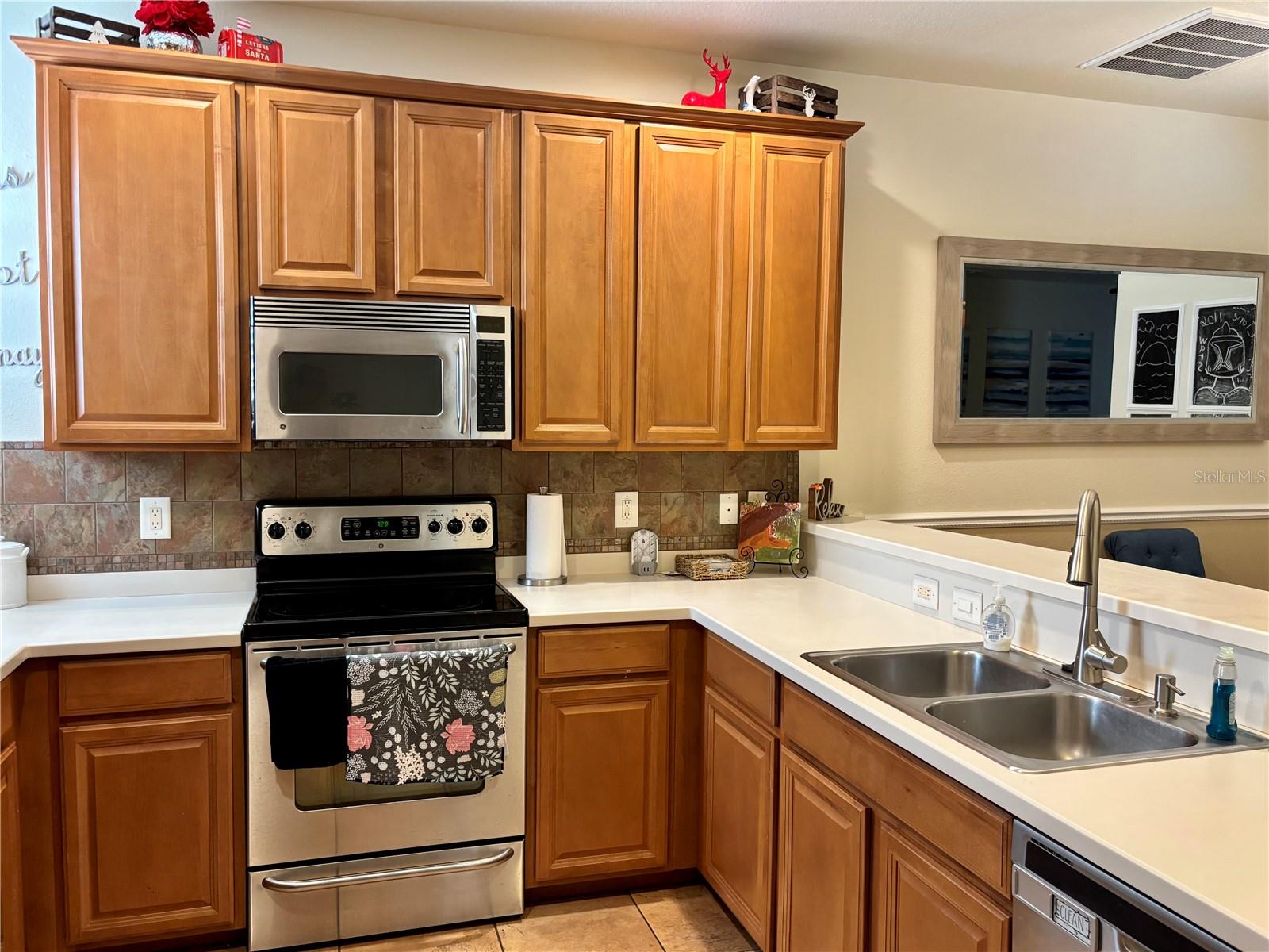 Image 16 of 46 For 5633 Blackfin Drive