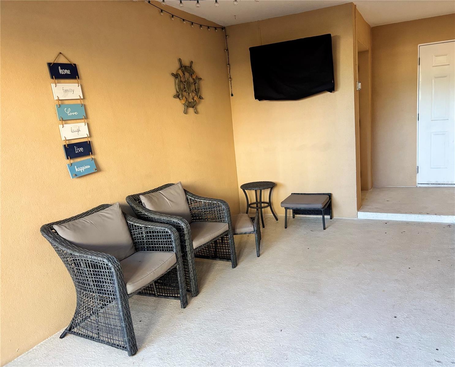 Image 7 of 46 For 5633 Blackfin Drive