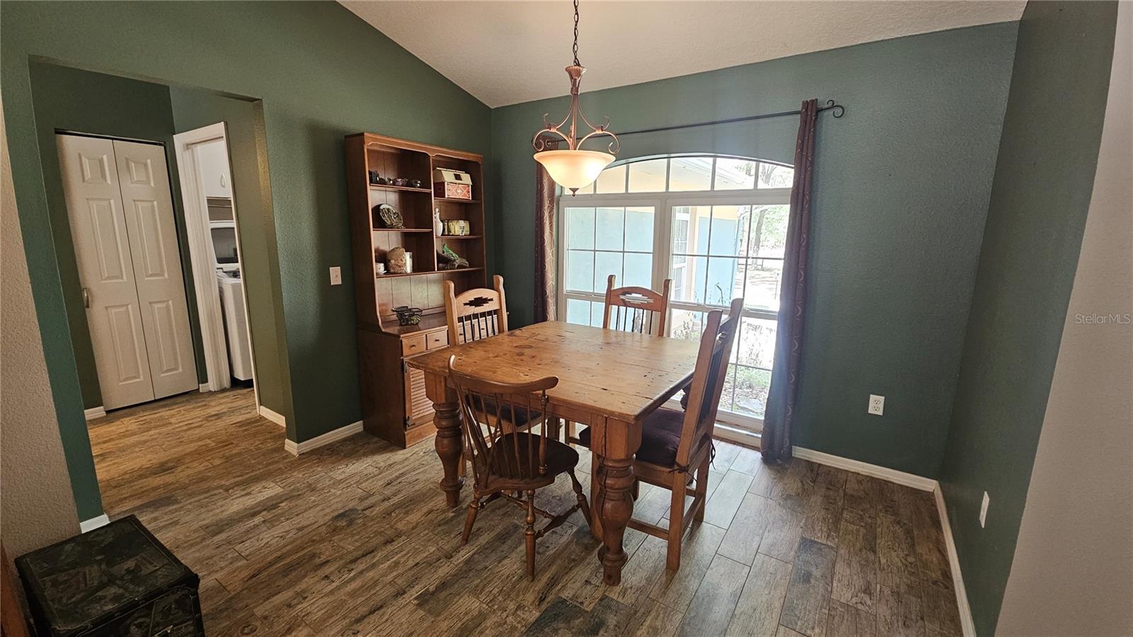 Listing photo id 9 for 37416 Hackney Place