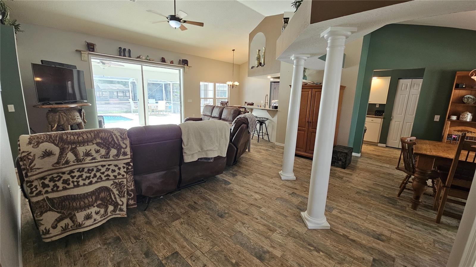 Listing photo id 10 for 37416 Hackney Place