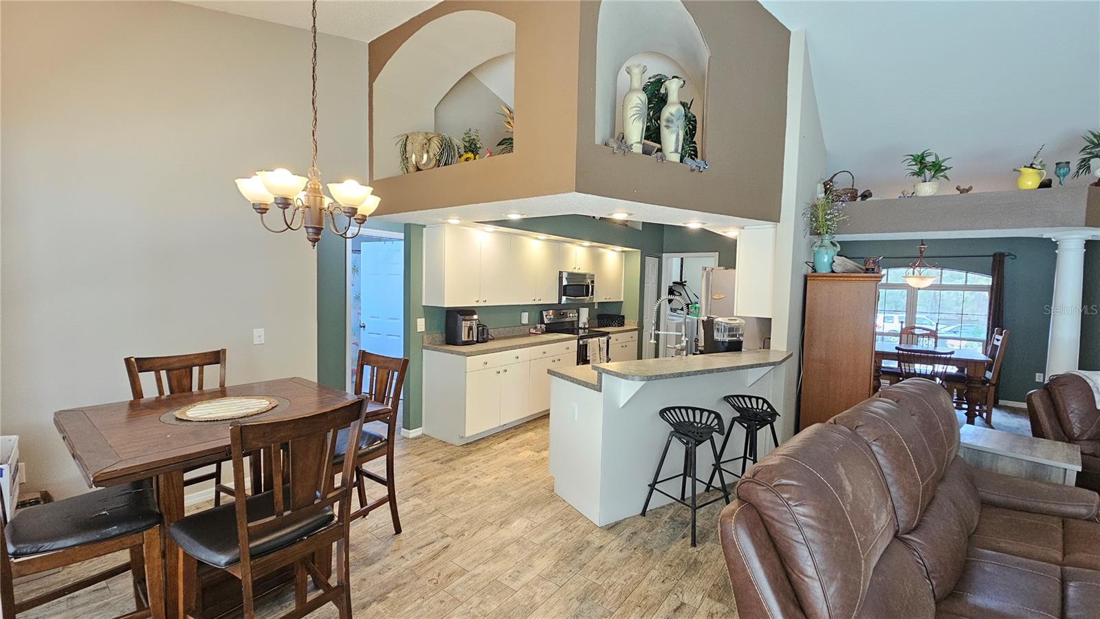 Listing photo id 13 for 37416 Hackney Place