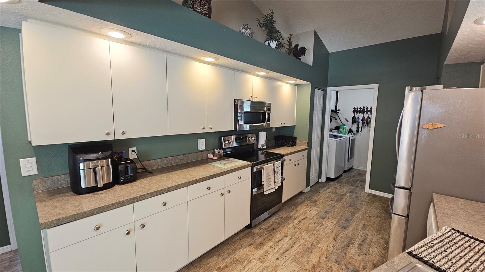 Listing photo id 14 for 37416 Hackney Place