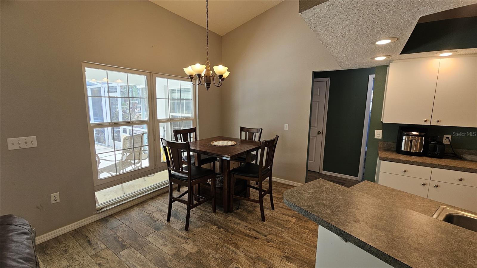 Listing photo id 15 for 37416 Hackney Place