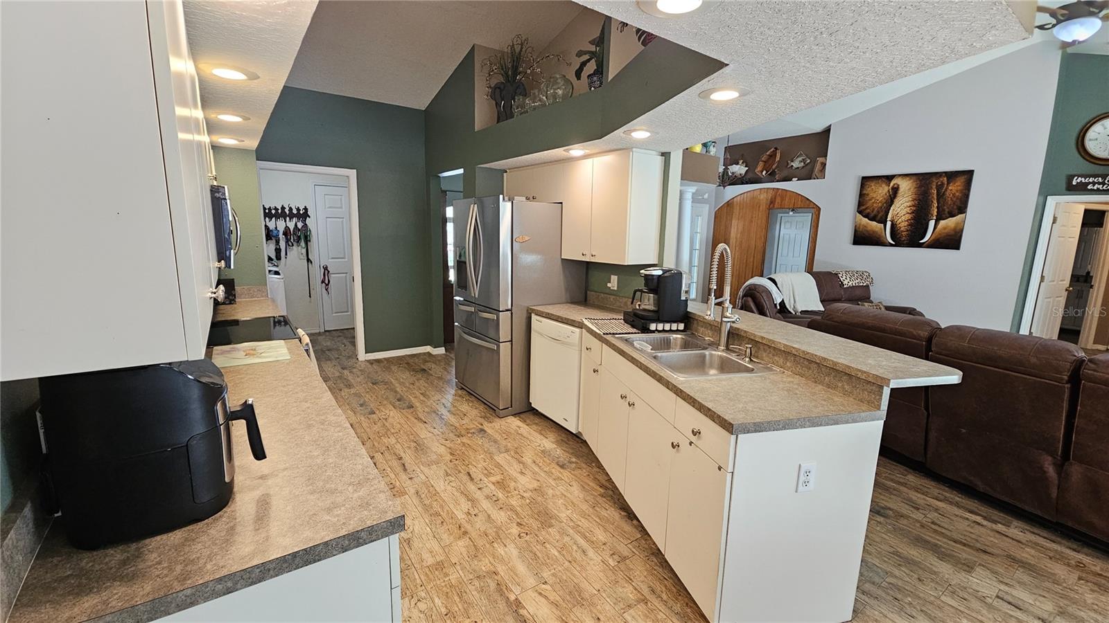 Listing photo id 16 for 37416 Hackney Place