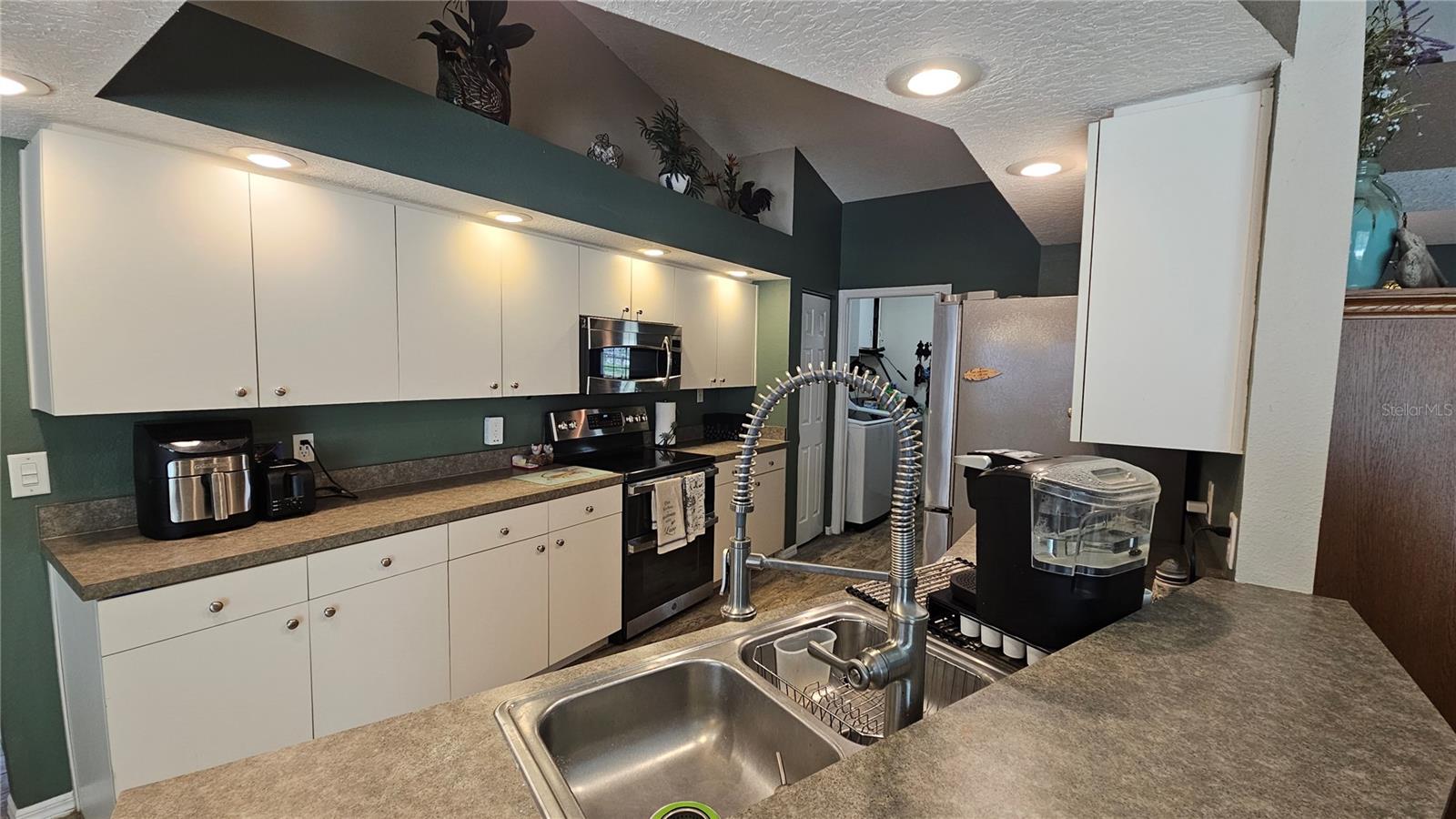 Listing photo id 18 for 37416 Hackney Place