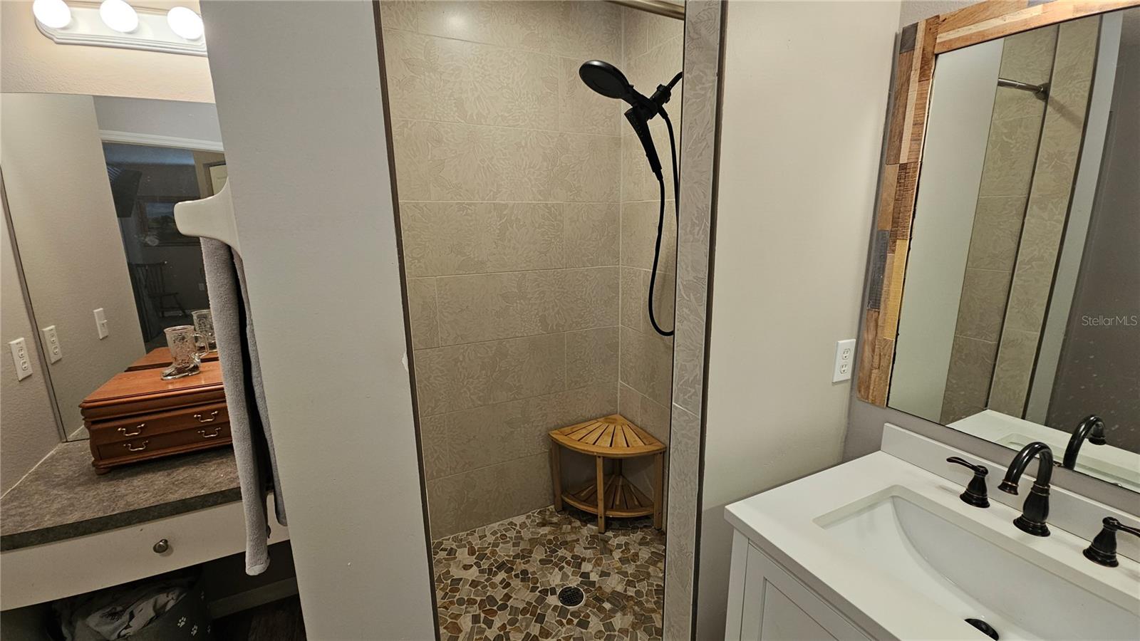 Listing photo id 24 for 37416 Hackney Place