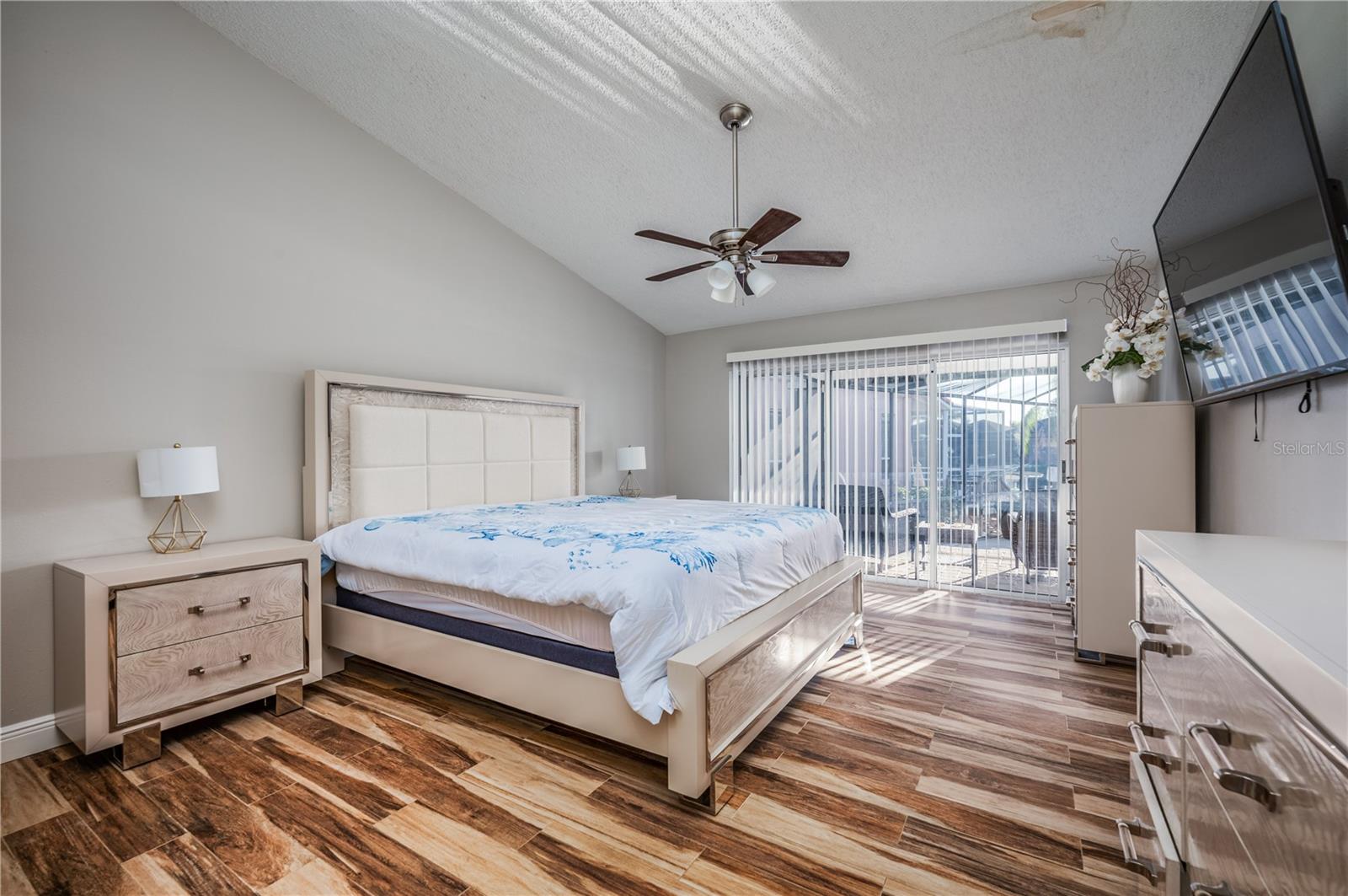 Image 24 of 36 For 930 Symphony Isles Boulevard