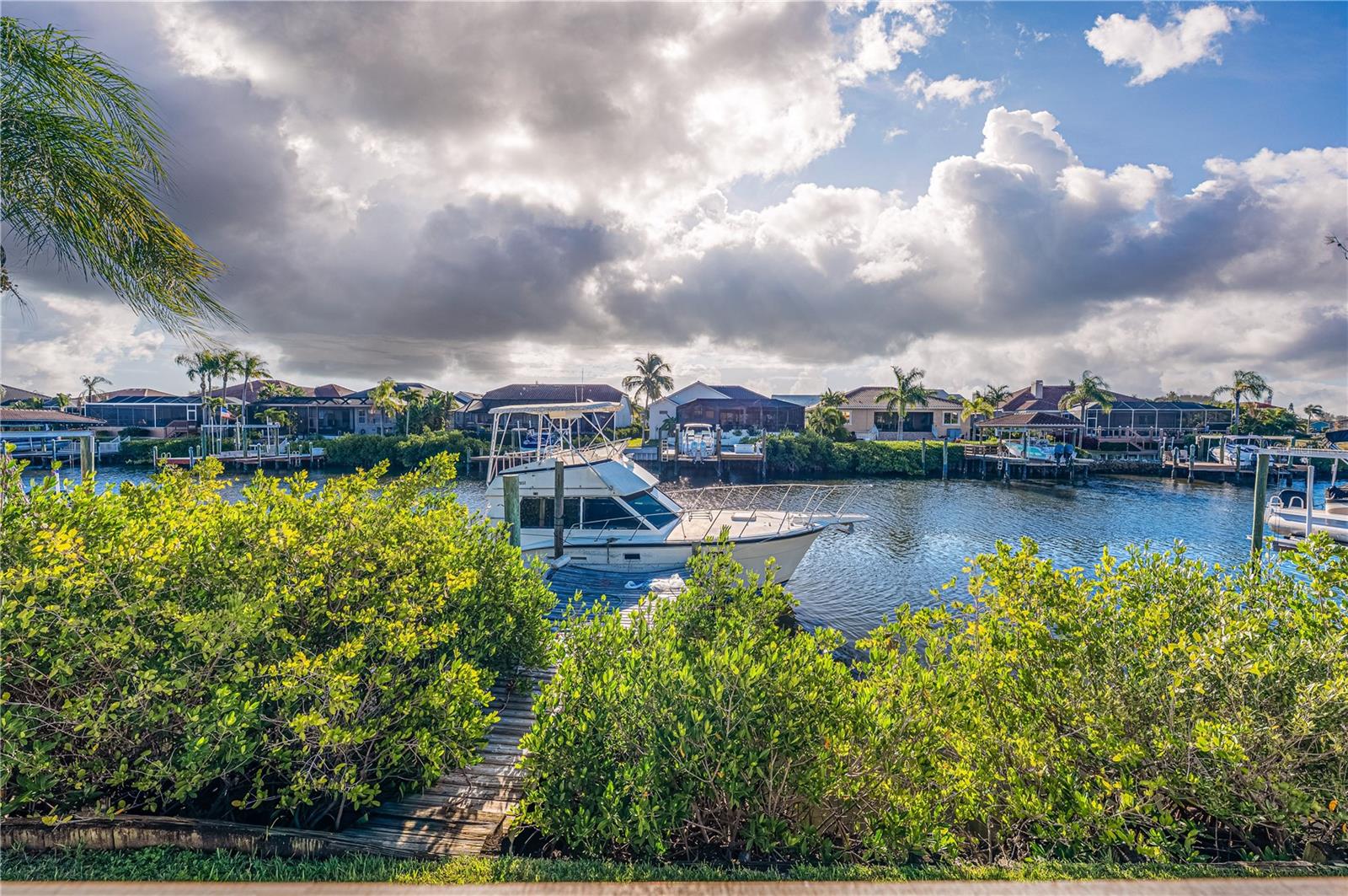 Image 5 of 36 For 930 Symphony Isles Boulevard