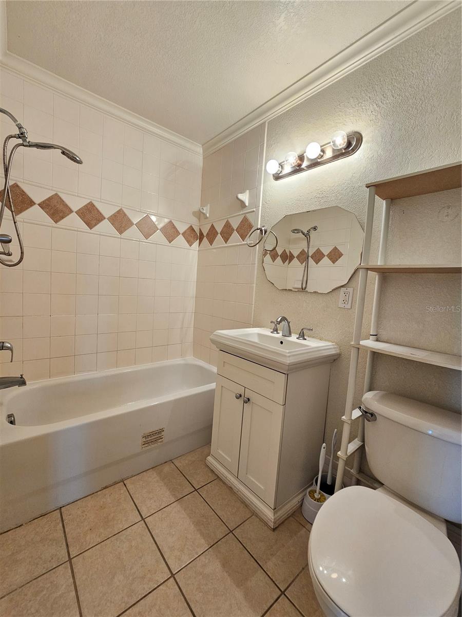 Image 10 of 14 For 119 Evergreen Avenue 203