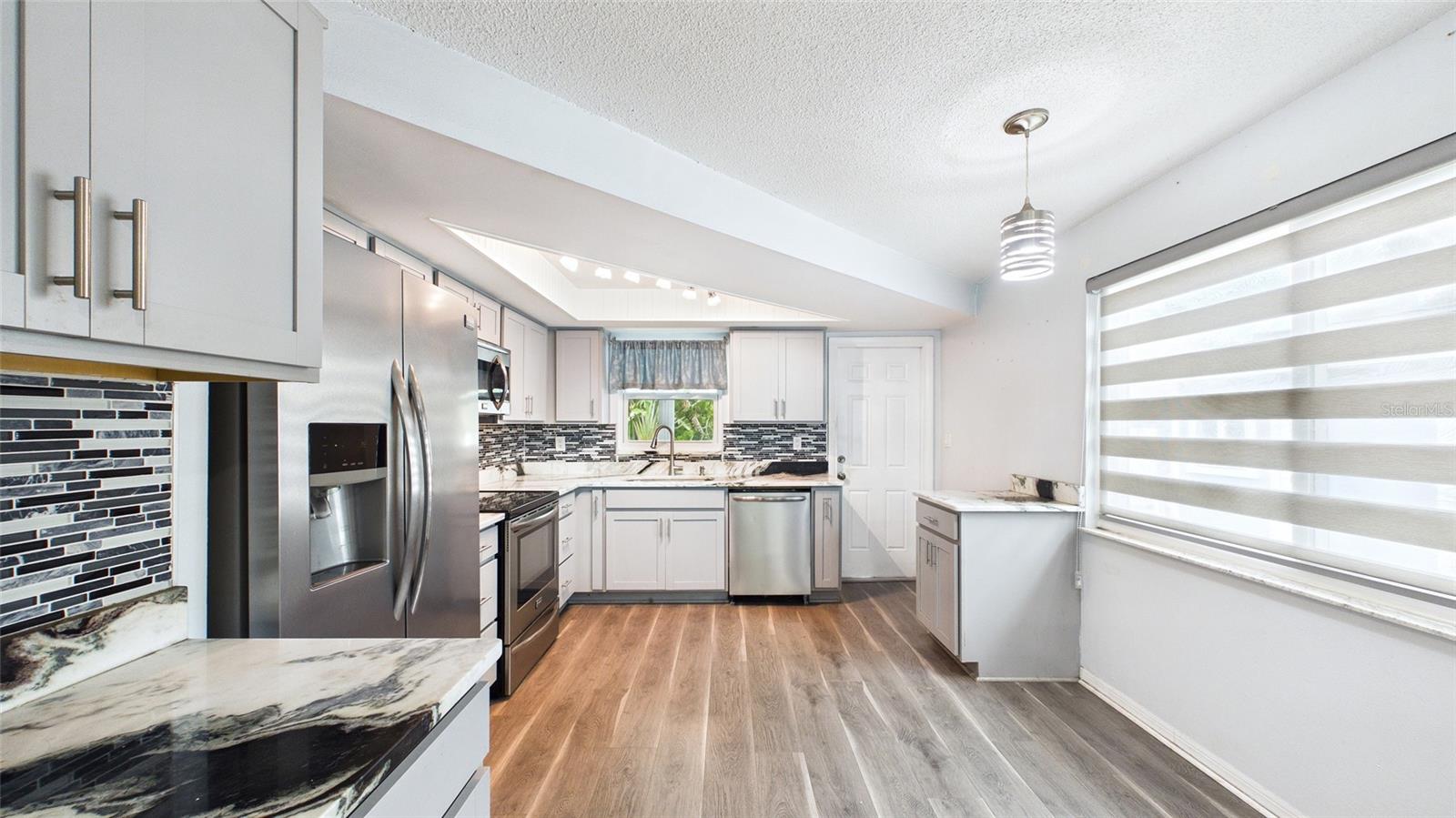 Image 11 of 37 For 1990 Carolina Avenue