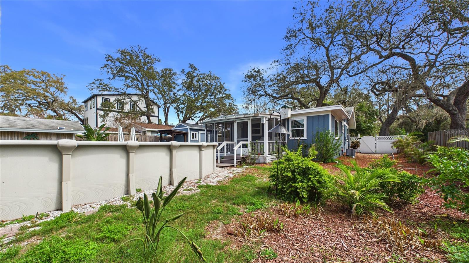 Image 28 of 37 For 1990 Carolina Avenue