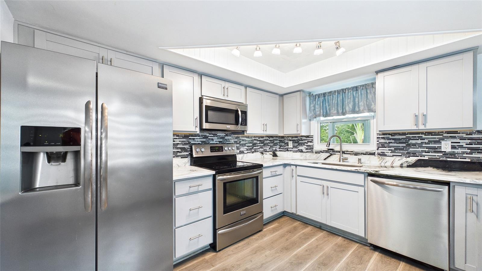 Image 7 of 37 For 1990 Carolina Avenue