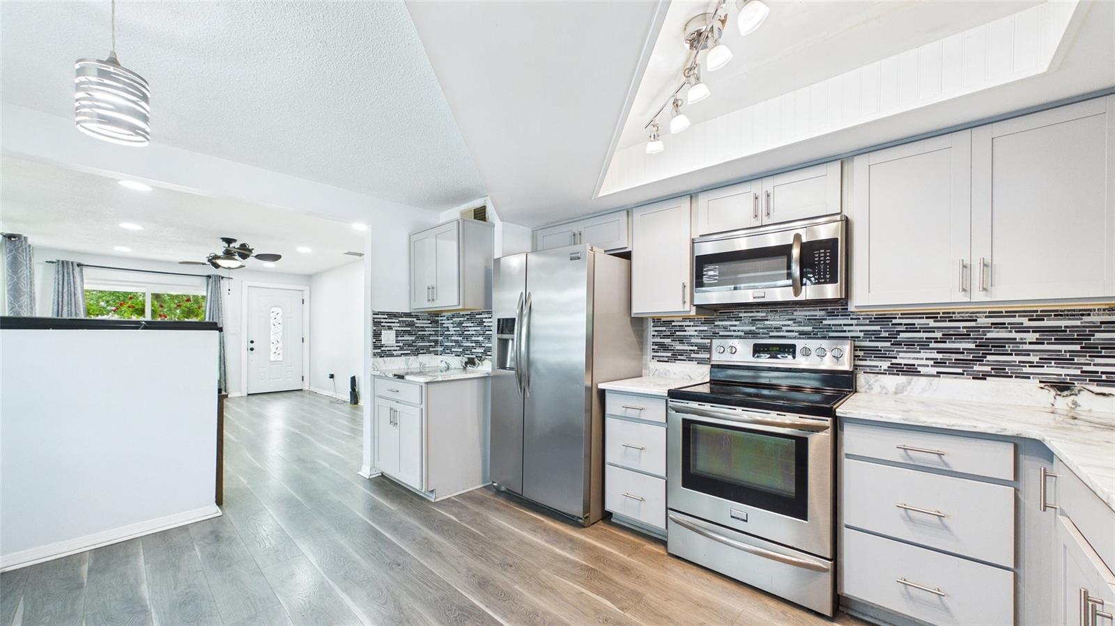 Image 8 of 37 For 1990 Carolina Avenue