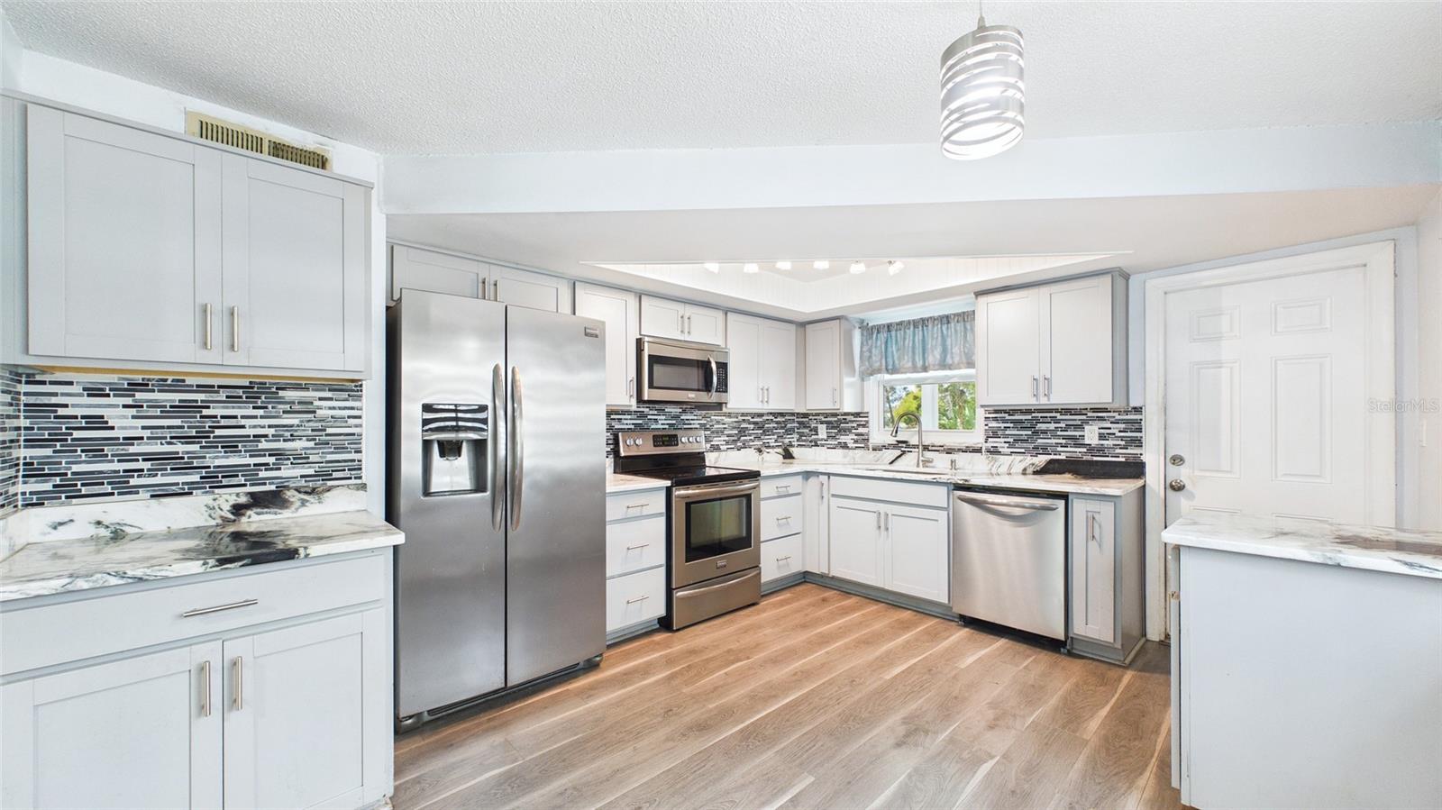 Image 9 of 37 For 1990 Carolina Avenue