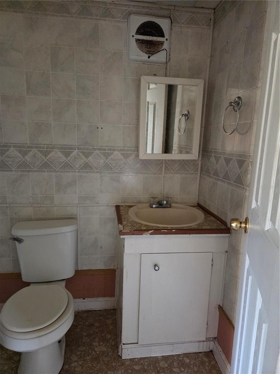 Listing photo id 8 for 920 Brinwood Drive