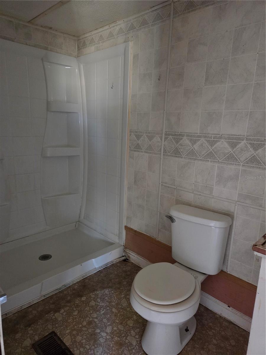 Listing photo id 10 for 920 Brinwood Drive