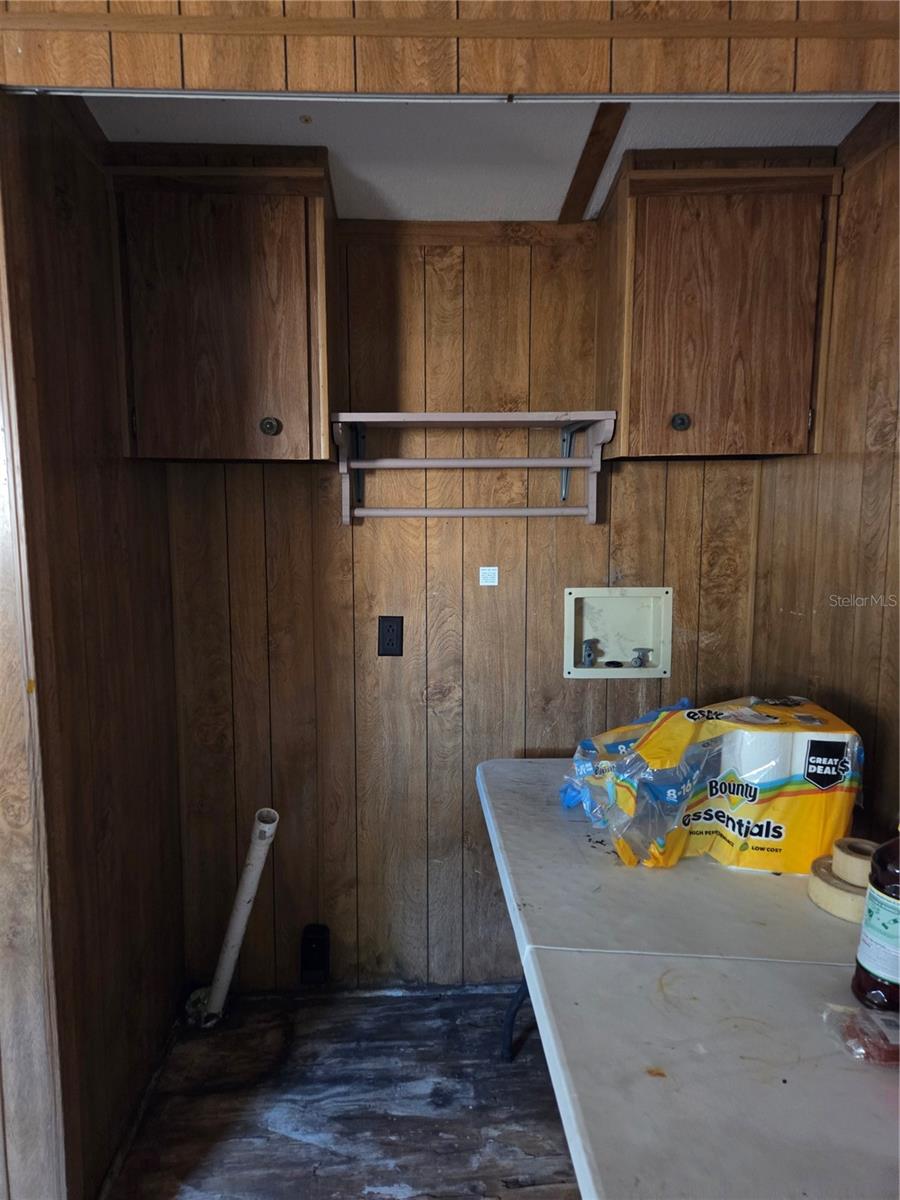 Listing photo id 13 for 920 Brinwood Drive