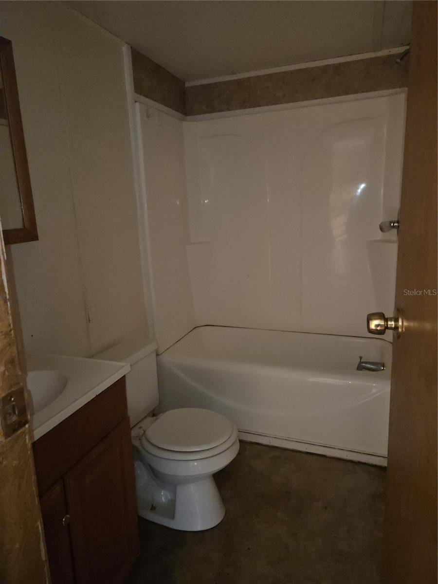 Listing photo id 15 for 920 Brinwood Drive