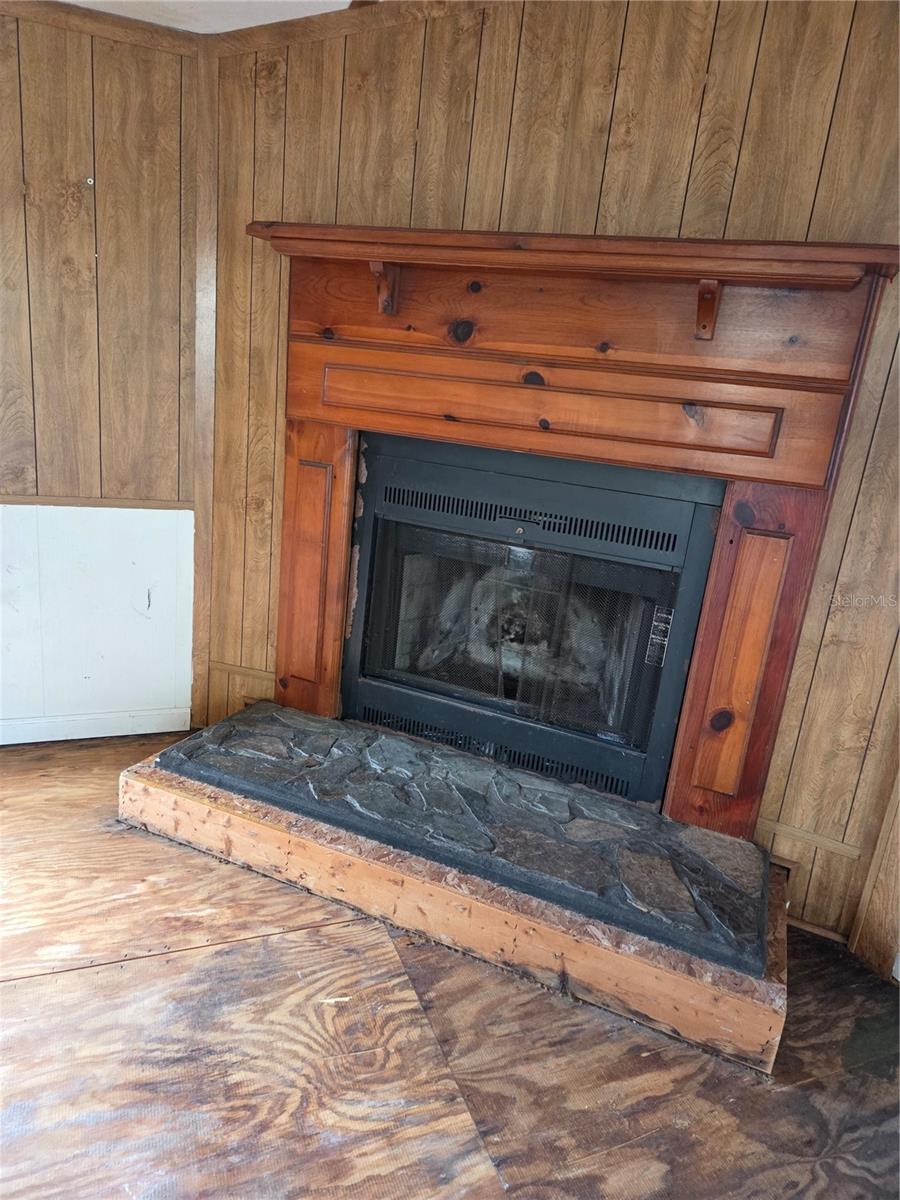 Listing photo id 16 for 920 Brinwood Drive