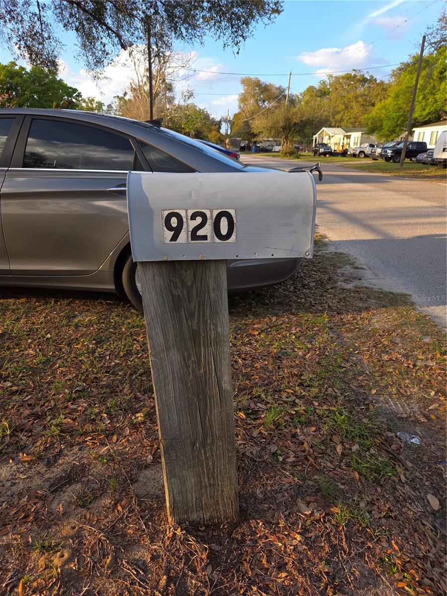 Listing photo id 0 for 920 Brinwood Drive