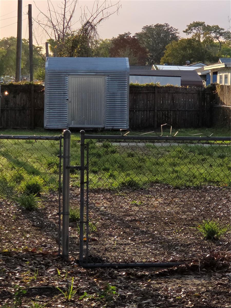 Listing photo id 4 for 920 Brinwood Drive