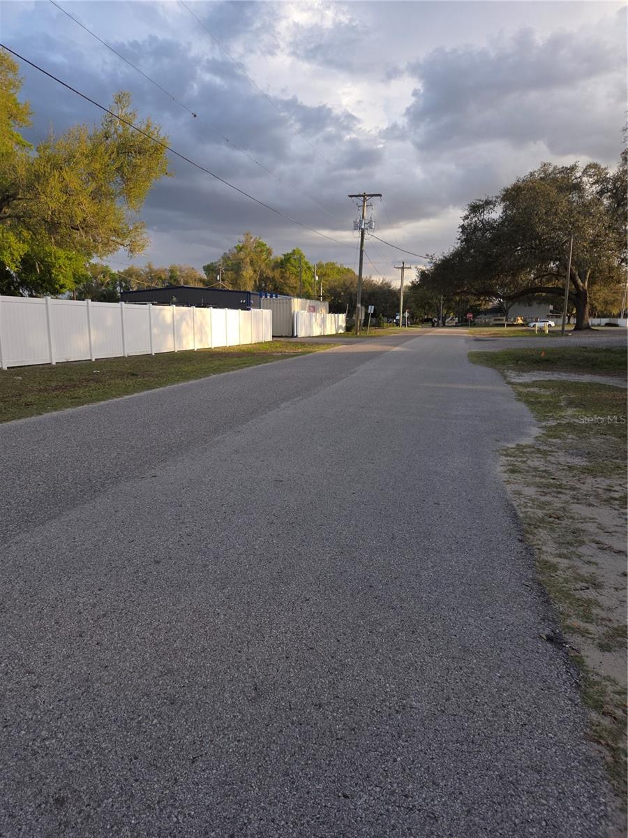 Listing photo id 5 for 920 Brinwood Drive