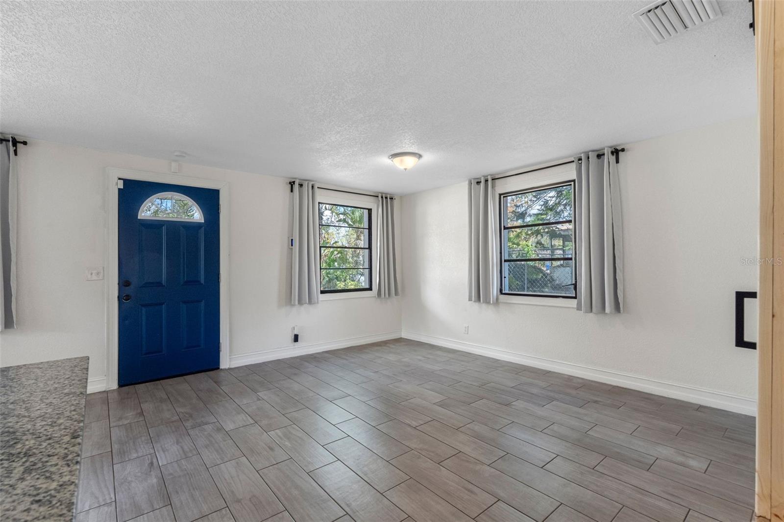 Listing photo id 8 for 3007 Chipco Street