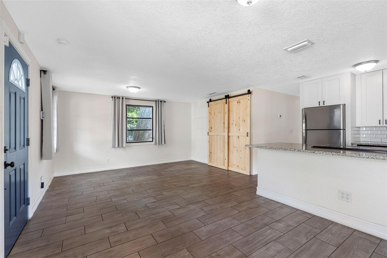 Listing photo id 9 for 3007 Chipco Street