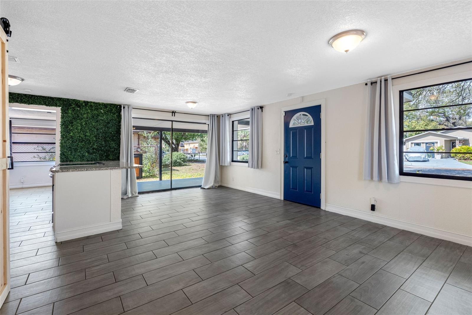 Listing photo id 10 for 3007 Chipco Street