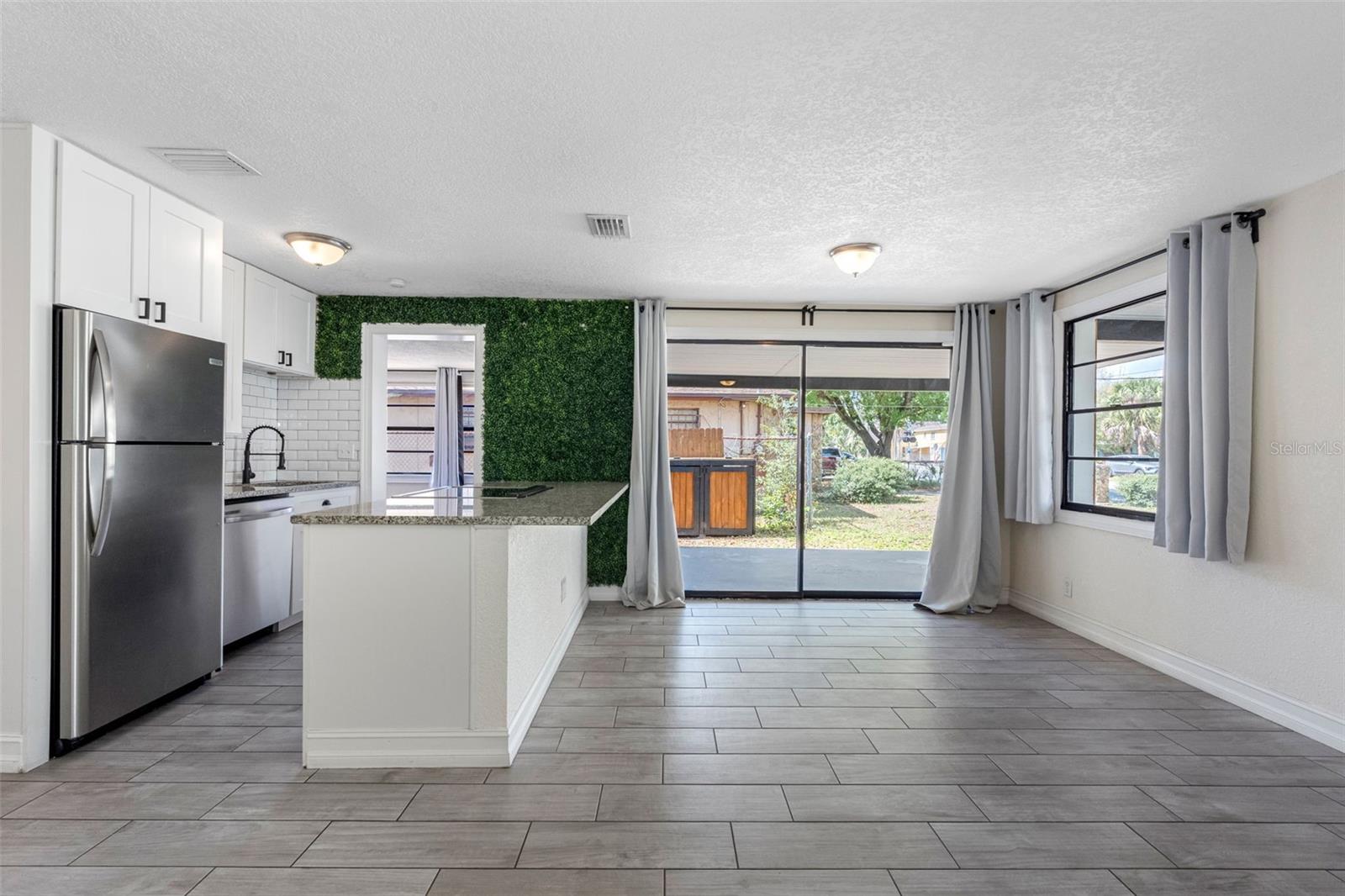 Listing photo id 12 for 3007 Chipco Street