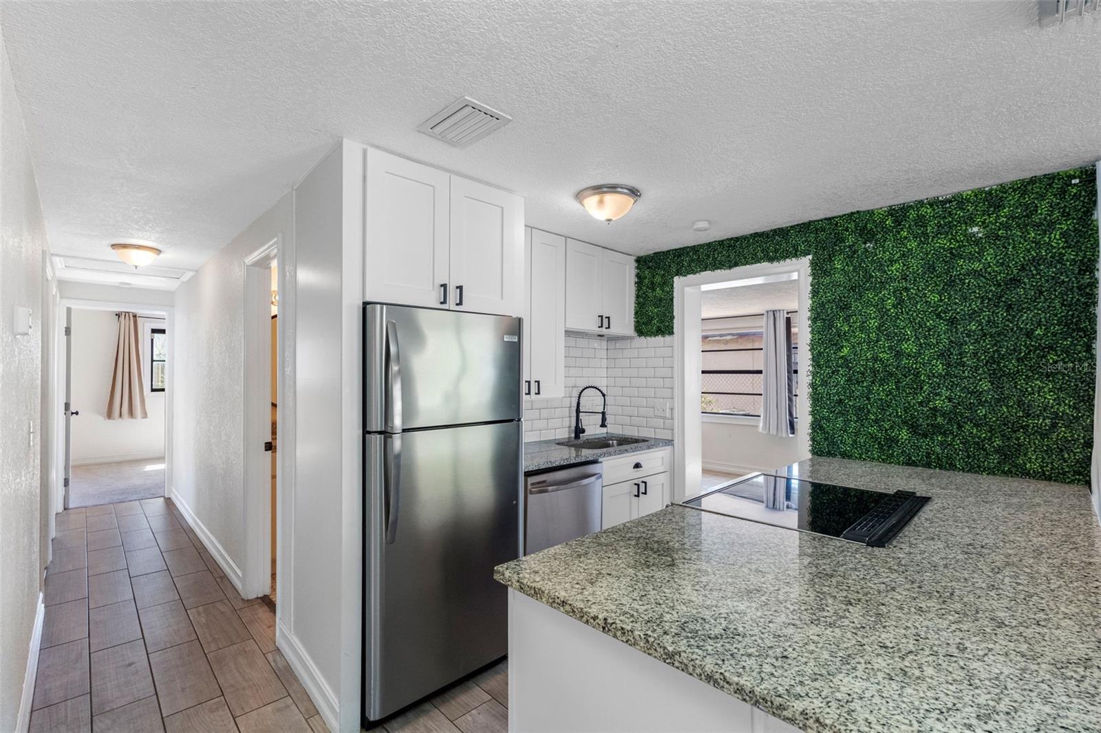 Listing photo id 15 for 3007 Chipco Street