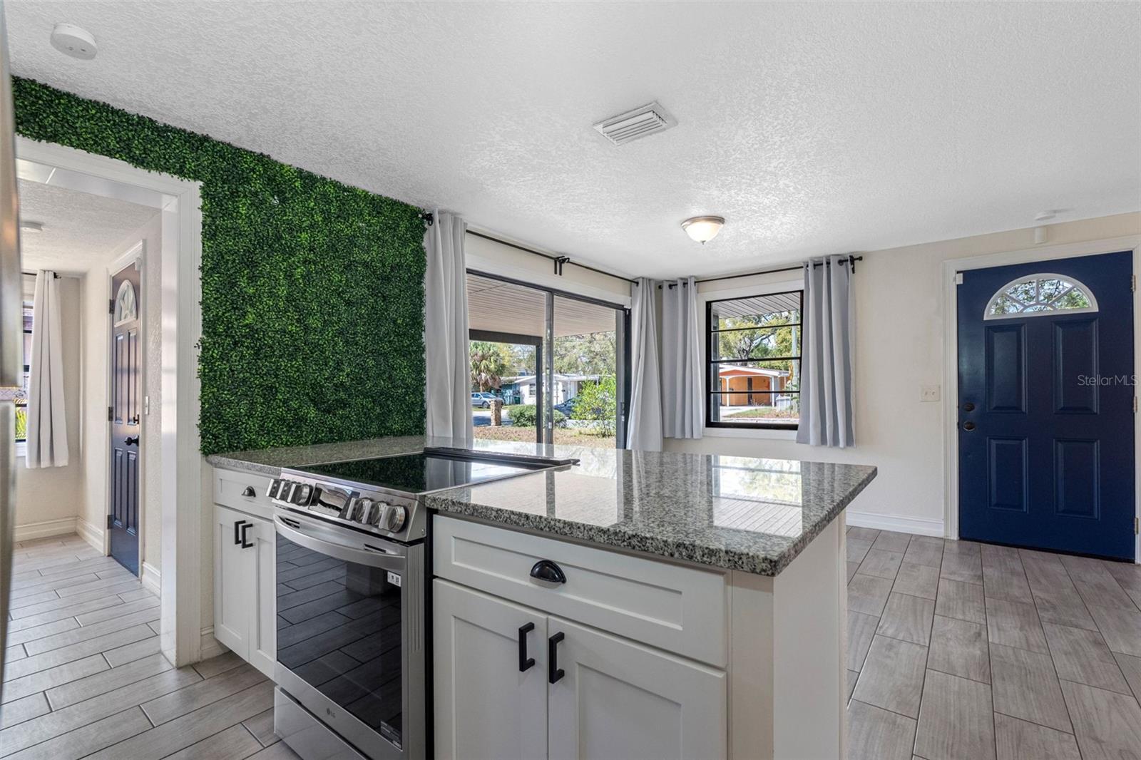 Listing photo id 17 for 3007 Chipco Street