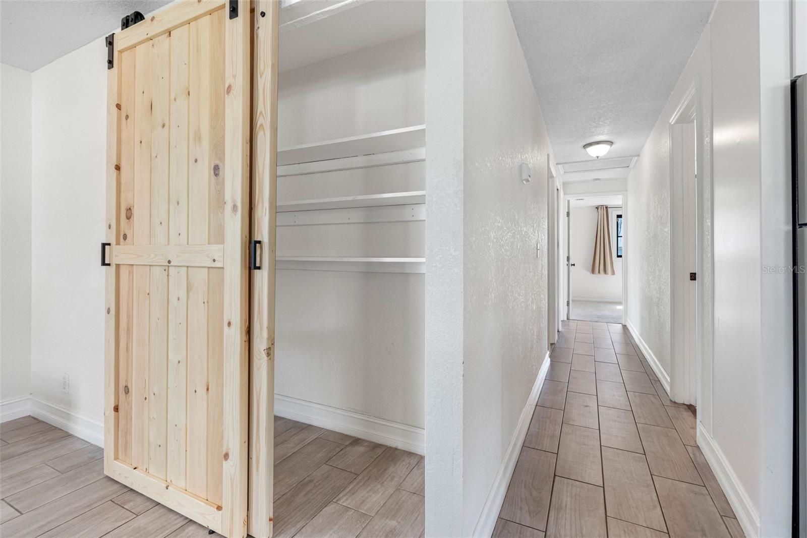 Listing photo id 20 for 3007 Chipco Street